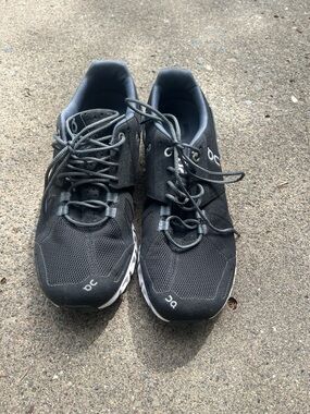 On Running women’s Black Athletic Cloudtech Style Shoes Size 9